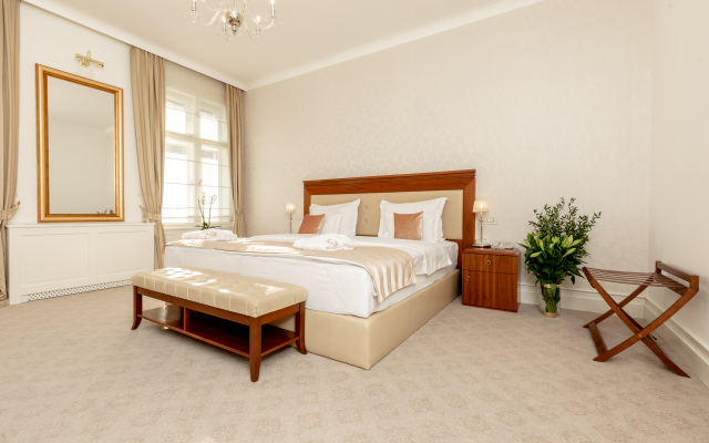 Le Premier Boutique hotel
