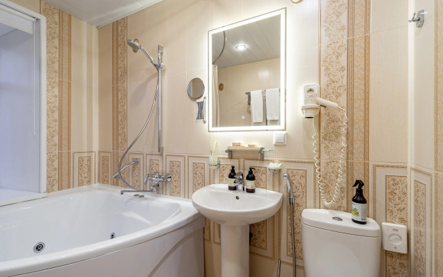 Квартира просторная с балконом и впечатляющим видом на канал Грибоедова