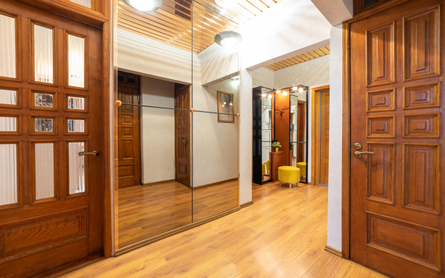 Gagarin S Vidom Na More Flat