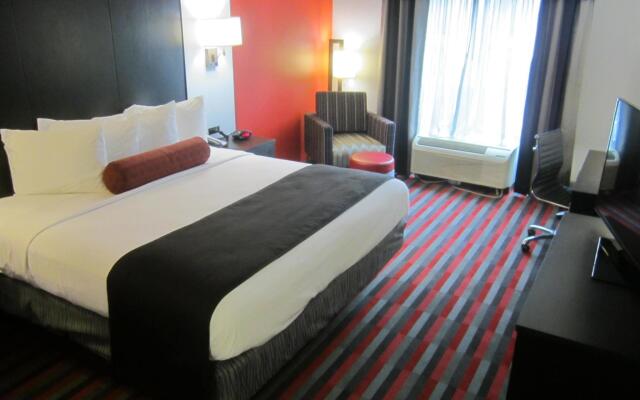 Отель Comfort Inn & Suites