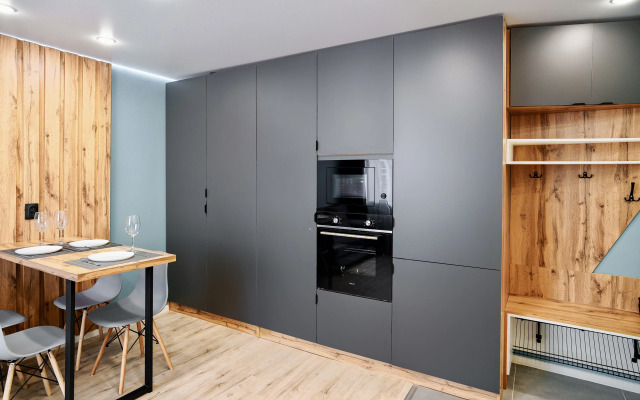 Uyutnaya S Dizaneynerskim Remontom V Tsentre Goroda Flat
