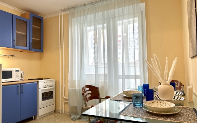 Iris s Dizaynerskim Oformleniyem, Ryadom Mat i Ditya Apartments