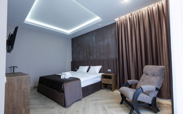 Hotel VS Hotel Hotel