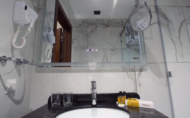 Отель Paradise Plaza Luxury