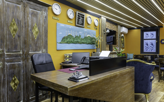 Wonder Wood Hotel