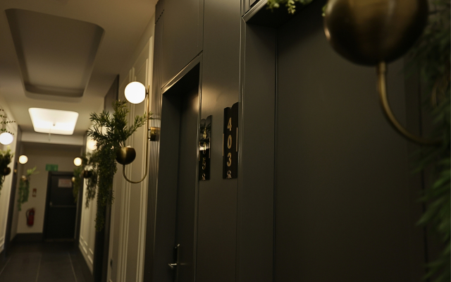 Отель Ren Business