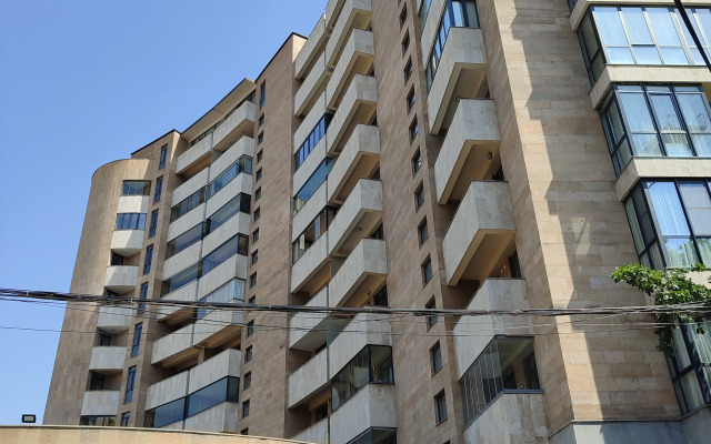 2-K v Novostroyke, Ulitsa Derenika Demirchyana, De140 Flat