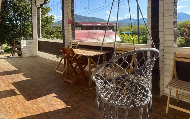 Thach from Travel Hotels Entourage