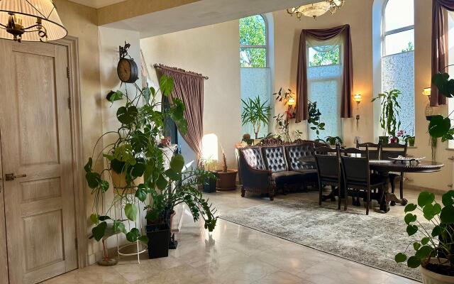 Verhnie Pechory Guest House