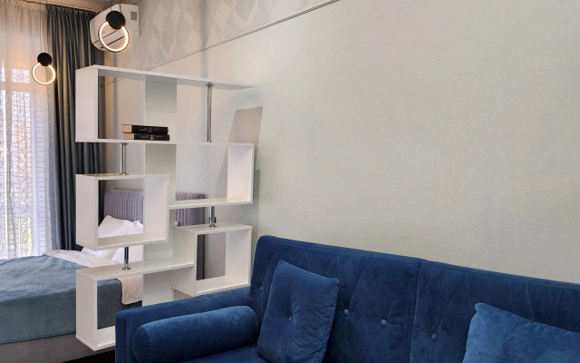 Studiya s Basseynom na Territorii Zhk Flat