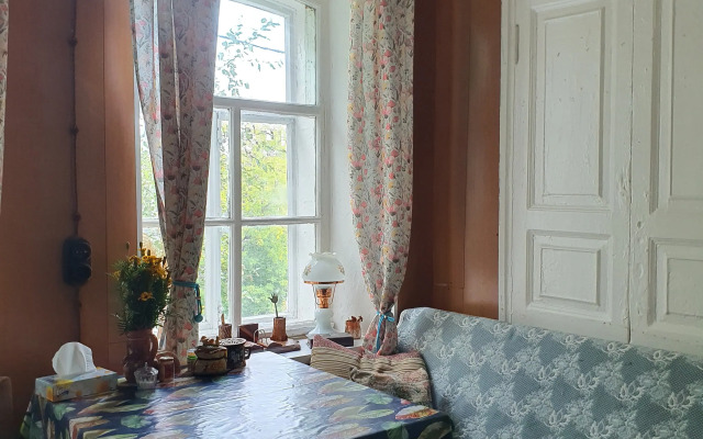 V starinnom osobnyake Revolyutsioner Ikonnikov Flat