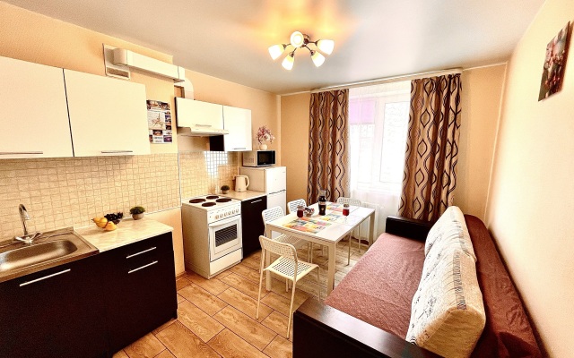 Уютные Апартаменты в доме у Космопорта (ул. Дыбенко 27а)