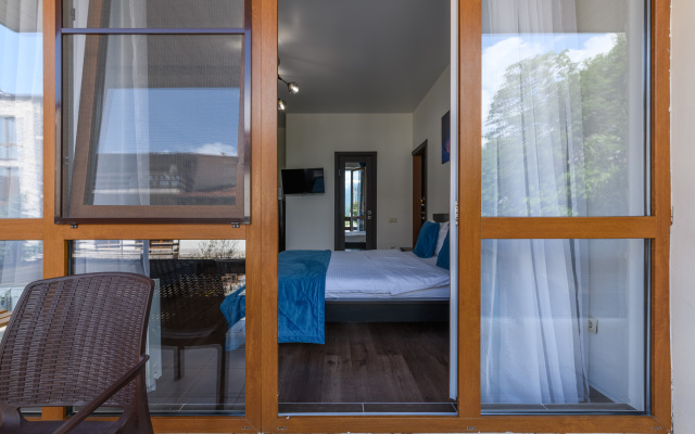 Oplot - Uluchshennye s balkonom 2 Apartments