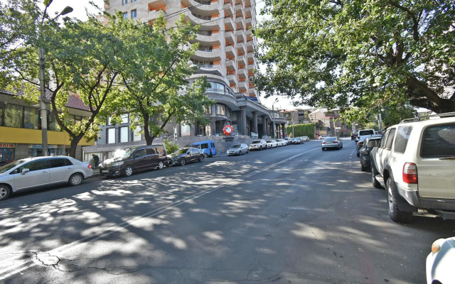Apartment in Saryan Street Flat