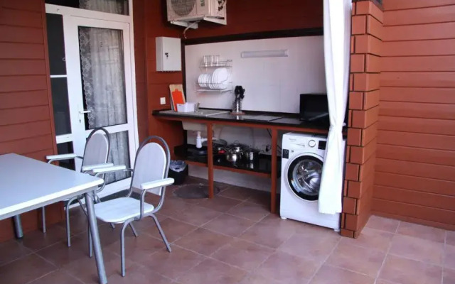 Peak Season 3 Apartments