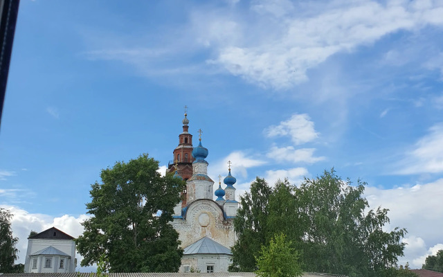 V Starinnom Osobnyake  voskresenskaya - Pamyatnik Provintsialnogo Klassitsizma Flat