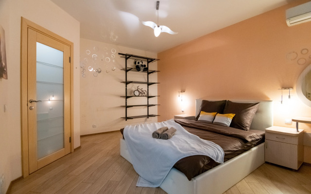 V Tikhom Ukhozhennom Rayone Apartments