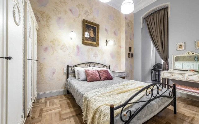 Квартира Старинная с видом на Невский