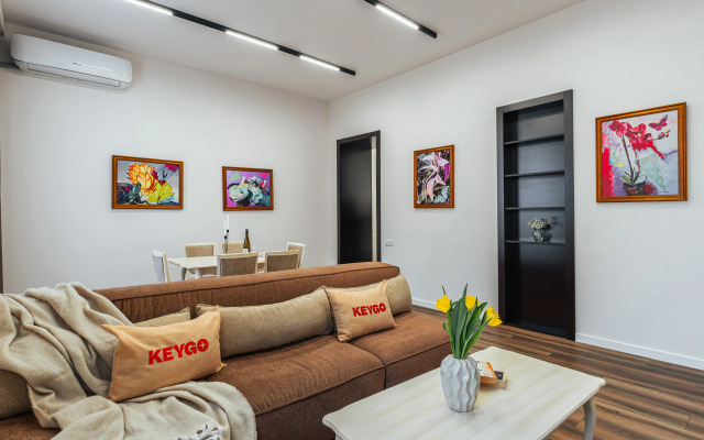KeyGo #0117, 1 Bedroom, Near The Opera House Apartments