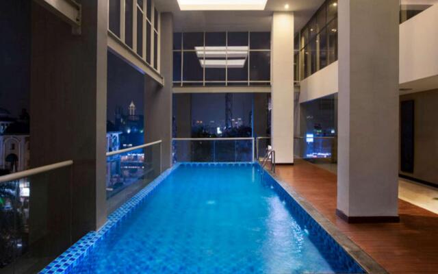 Aston Bellevue Radio Dalam Hotel