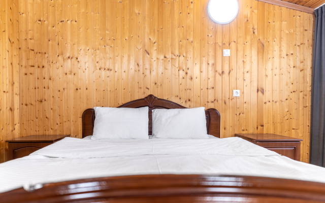 Maksim Park-Loo Hotel