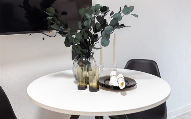 Квартира с Балконом и Видом на Лесопарк Аллея 114