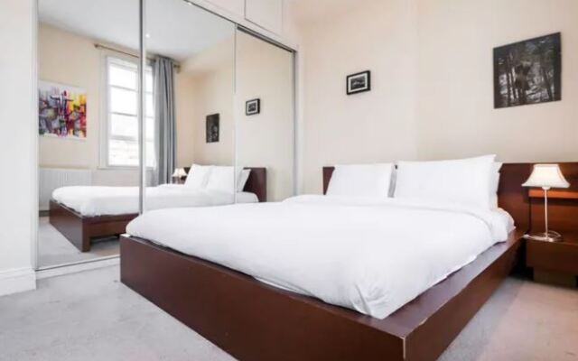 Stylish 2 Bed Sleeps 4 Apartments