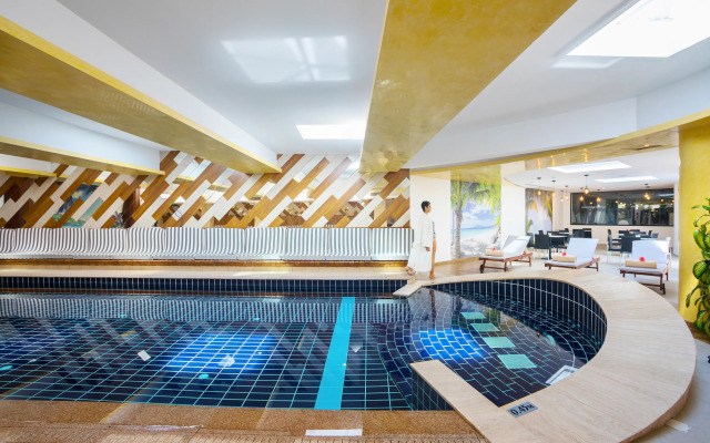 Cavo Maris Beach Hotel