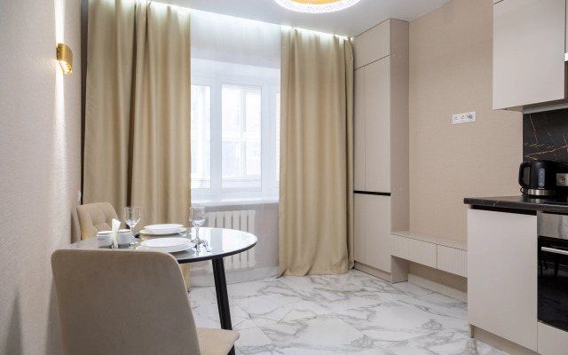 U Berega Naprotiv Naberezhnoy Flat
