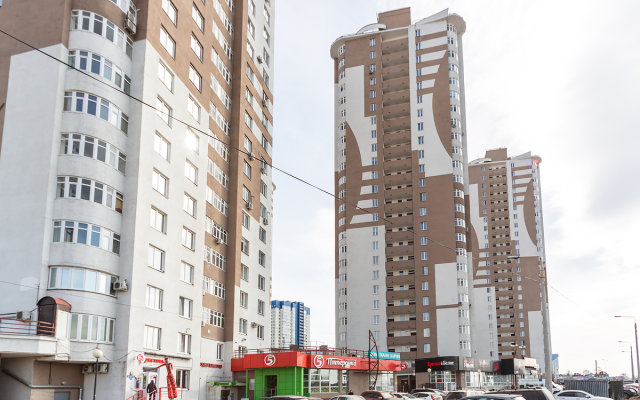 Kosmonavtov 215 Apartments
