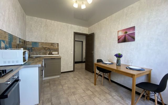 Uyutnу Vozle Kosmoporta Apartment