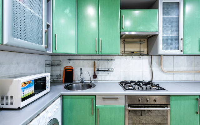 Natali na Metro  Sevastopolskaya prostornye Apartments