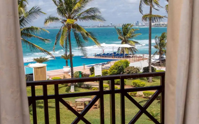 Golden Tulip Dar Es Salaam Hotel