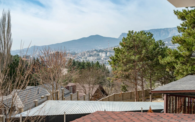 Dvukhetazhnaya S Terrasoy Otdykh U Ruchyya Flat