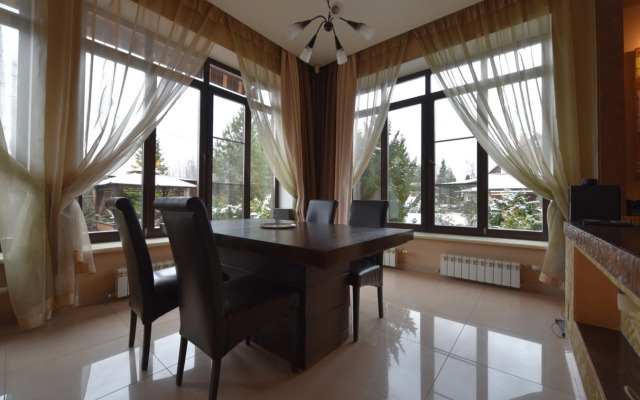 Частный дом Коттедж 3-х этажный