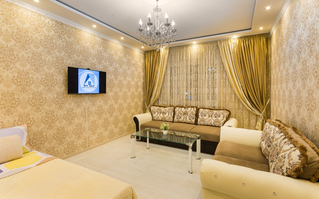 Yevro 3kh Komnatnye Apartamenty S Vidom Na Park Galitskogo Apartments