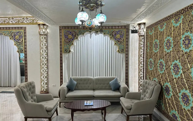 Ayvan Plaza Hotel