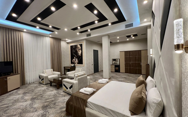 Royal Mansion Hotel