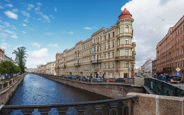 Atmosfernyie V Dome Raskolnikova Apartments