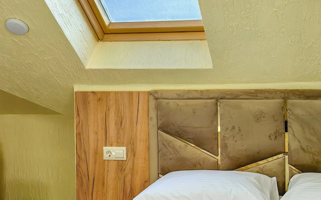 Квартира светлая на мансардном этаже с видом на горы