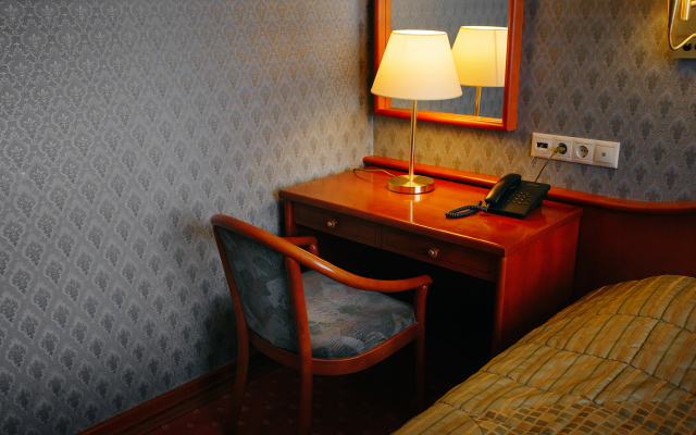Neftyanik Na Tolstogo Business Hotel