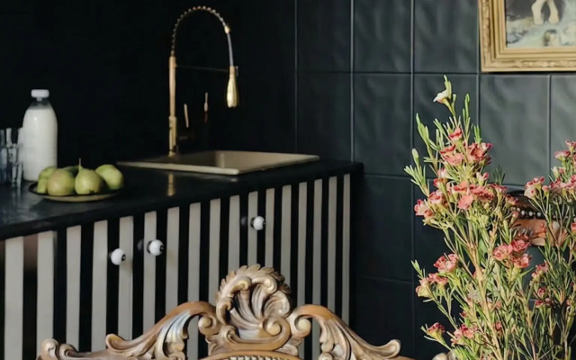 Квартира изысканная с авторским искусством пешком до Красной площади