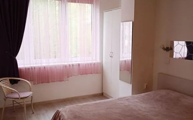 Rozovaya Na Solnechnoy Ulitse 17 Apartments