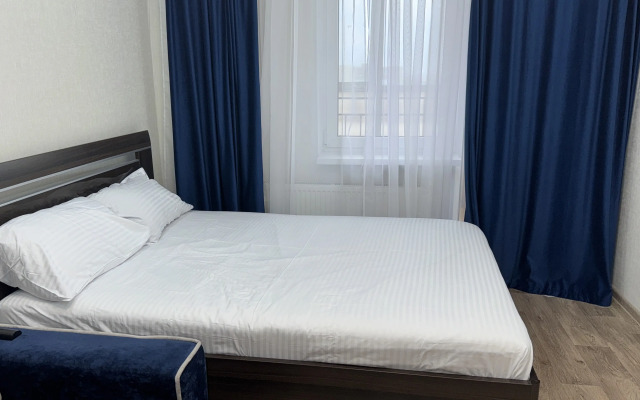 V Centre u Metro s Igrovoj Pristavkoj Flat
