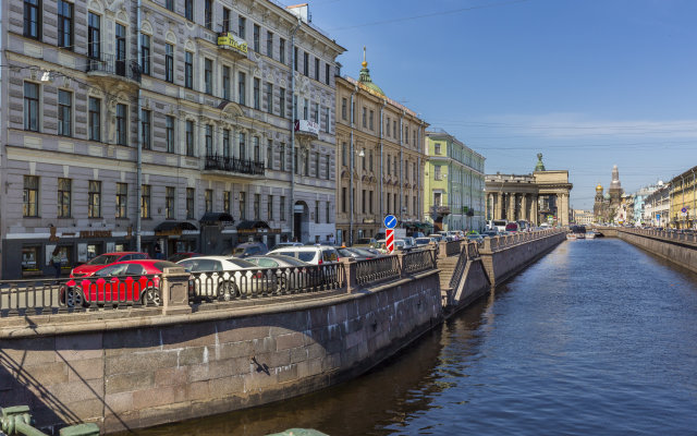 Апартаменты Life Inn near Kazan Cathedral