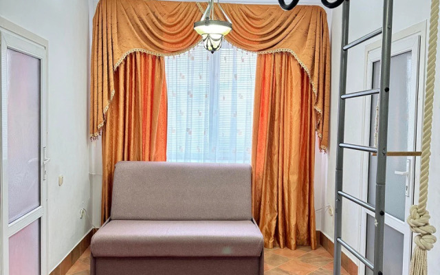 Квартира у Театра