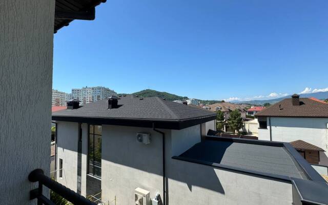 With balconies and mountain views on Meletyan 5a Flat