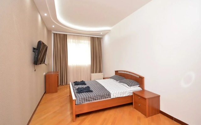 3-Komn. V Novostroyke, Ulitsa Arama, Di6413 Flat