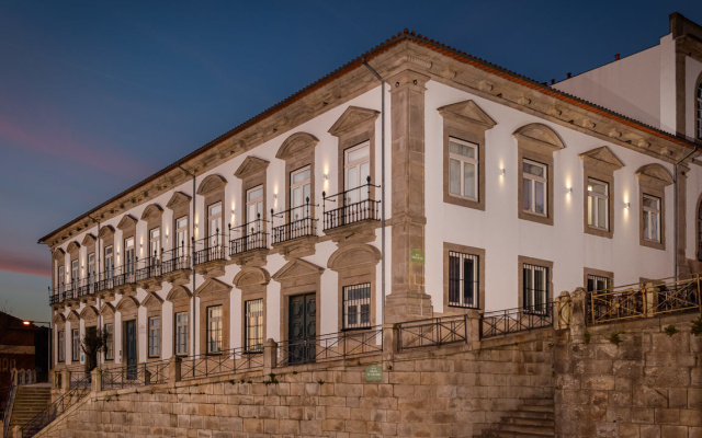 Отель Condes de Azevedo Palace Apartments