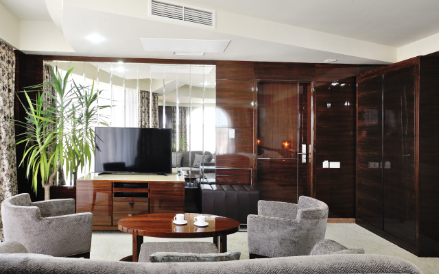 Royal Riz Hotel